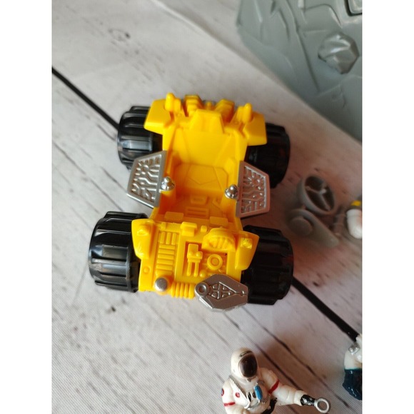 Rescue Heroes Micro Adventures Space Station Houston We Have A Problem - Picture 3 of 16